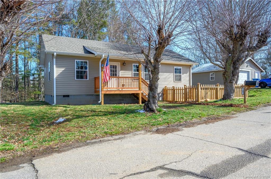 39 Star Ridge Road Canton, NC 28716 - Photo 2 of 15