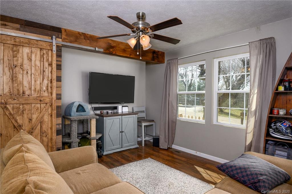 39 Star Ridge Road Canton, NC 28716 - Photo 4 of 15