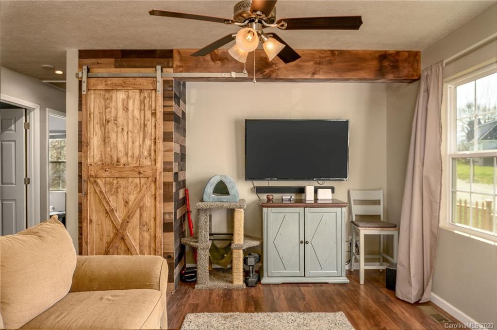 39 Star Ridge Road Canton, NC 28716 - Photo 5 of 15