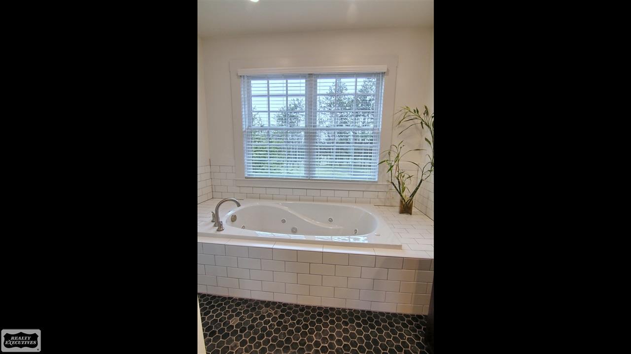 5575 West Road Washington, MI 48094 - Photo 22 of 49 31284773-24.JPG