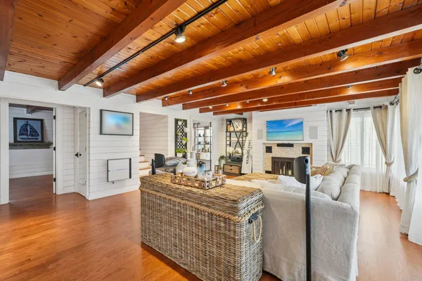 $1,525,000 | N1577 Shore Haven Drive, Linn, WI 53125