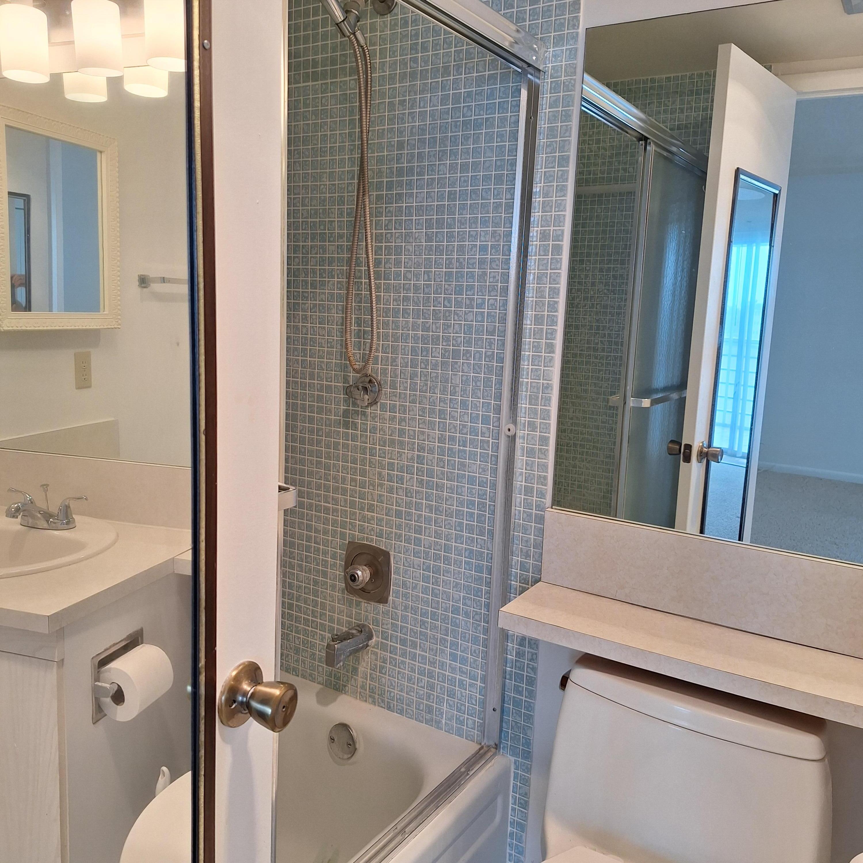 4007 Cornwall East, Unit 4007 Boca Raton, FL 33434 - Photo 11 of 35 primary bathroom