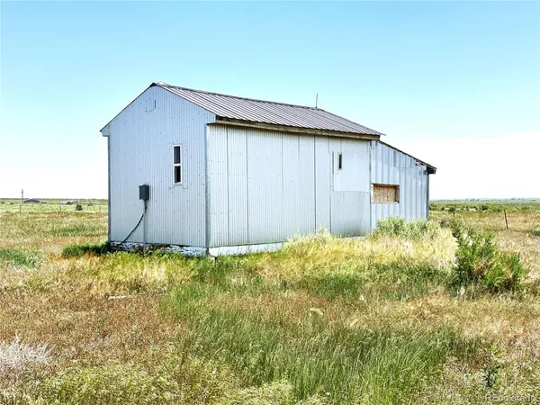 a house view with a backyard space