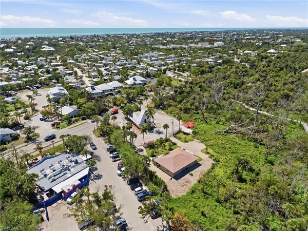 $2,800 | 1046 Periwinkle Way, Sanibel, FL 33957