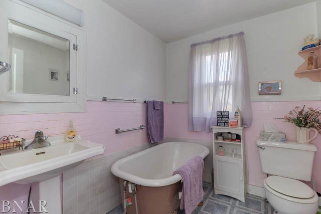 21213 Litwiller Road Delavan, IL 61734 - Photo 8 of 27 a bathroom with a sink toilet and shower