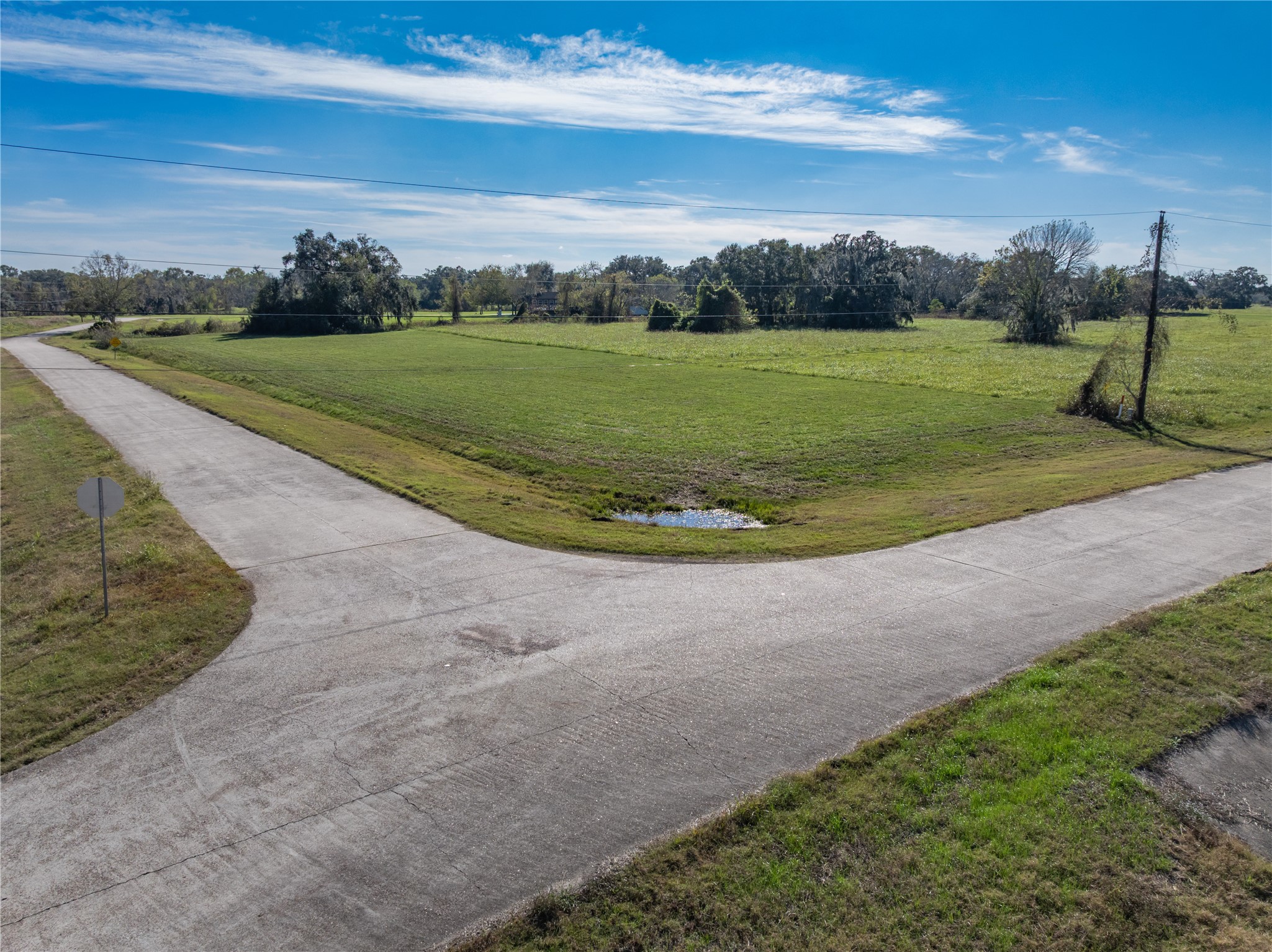 1507 Frontier Trail Angleton, TX 77515 - Photo 4 of 22 a view of a golf course with a garden