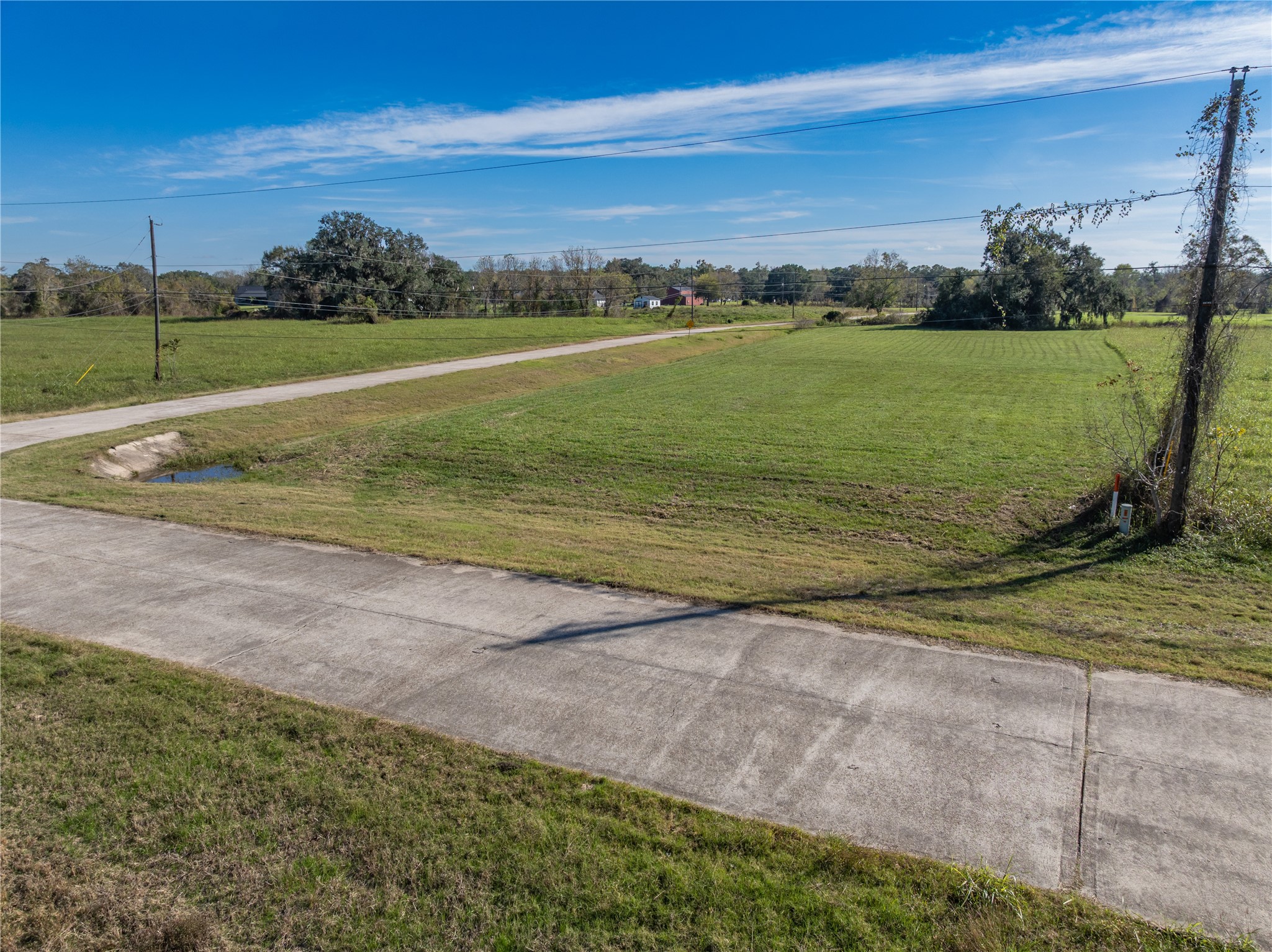 1507 Frontier Trail Angleton, TX 77515 - Photo 5 of 22 a view of a field with an ocean