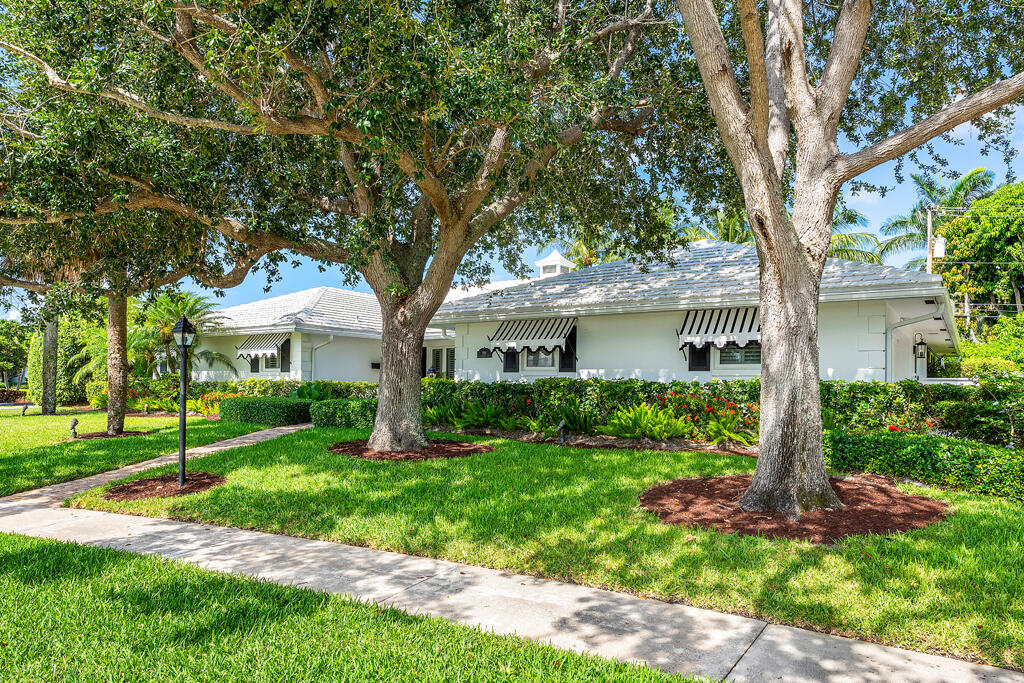 999 Elderberry Way Boca Raton, FL 33486 - Photo 15 of 65 Mature Tree Front Exterior