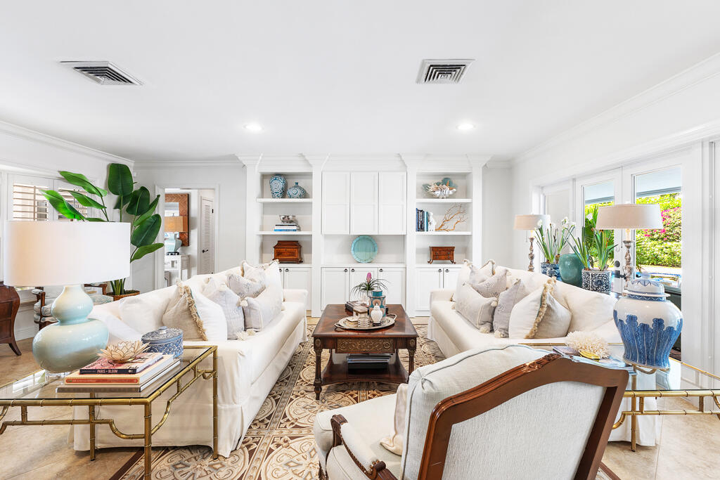 999 Elderberry Way Boca Raton, FL 33486 - Photo 18 of 65 Living Room w/ Custom Built-in