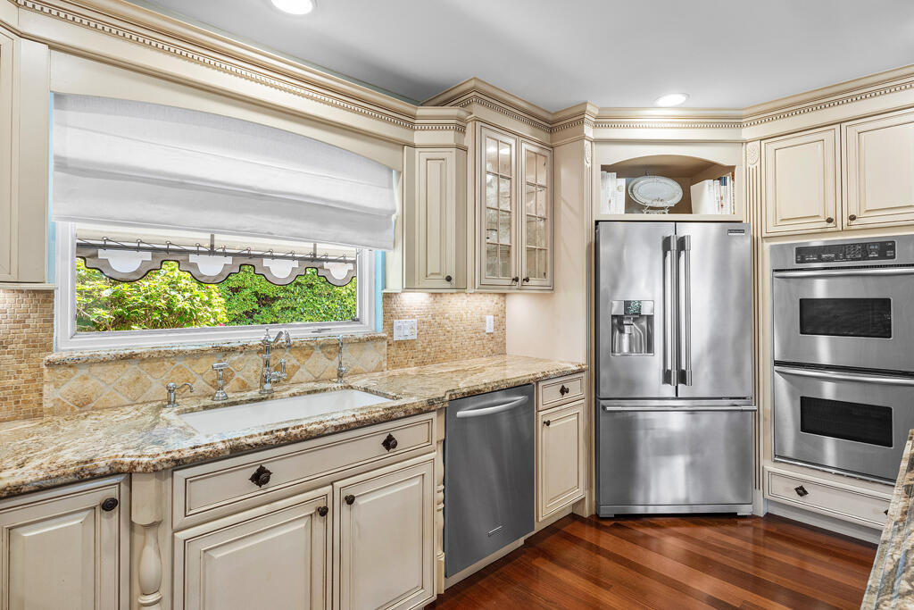 999 Elderberry Way Boca Raton, FL 33486 - Photo 26 of 65 Granite Counters w/ Tumble Marble