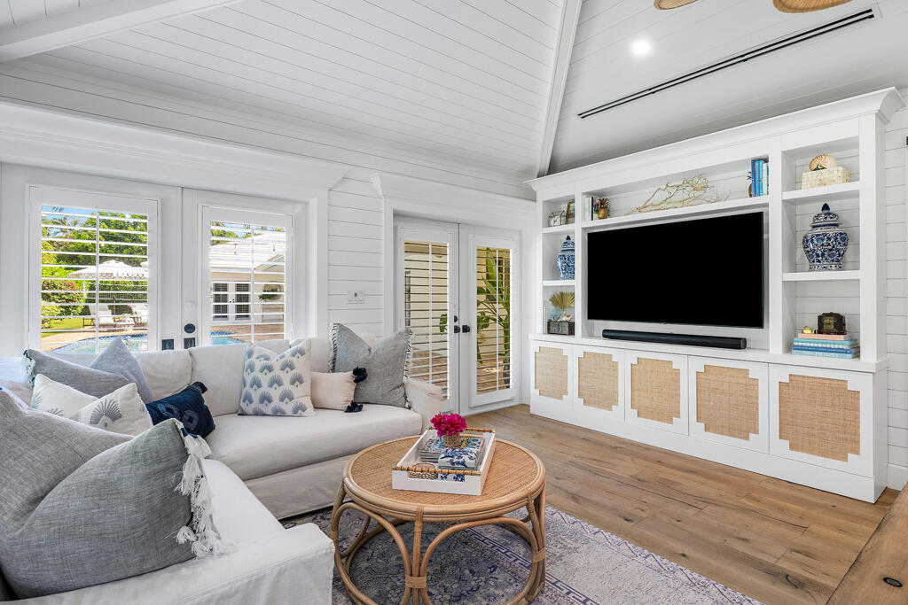 999 Elderberry Way Boca Raton, FL 33486 - Photo 32 of 65 Vaulted Ceiling Guesthouse