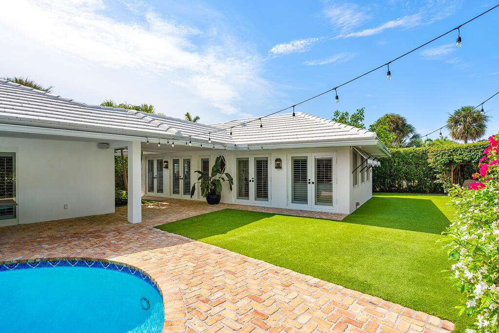 999 Elderberry Way Boca Raton, FL 33486 - Photo 37 of 65 Covered Breezeway Leads to Guesthouse