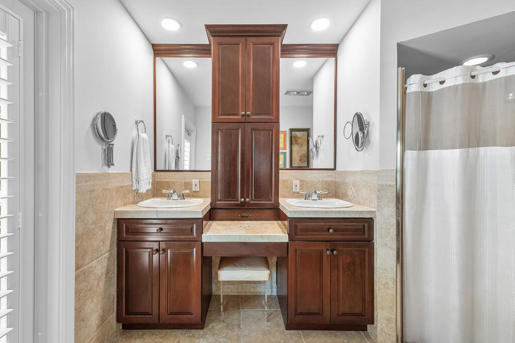 999 Elderberry Way Boca Raton, FL 33486 - Photo 43 of 65 Primary Bathroom