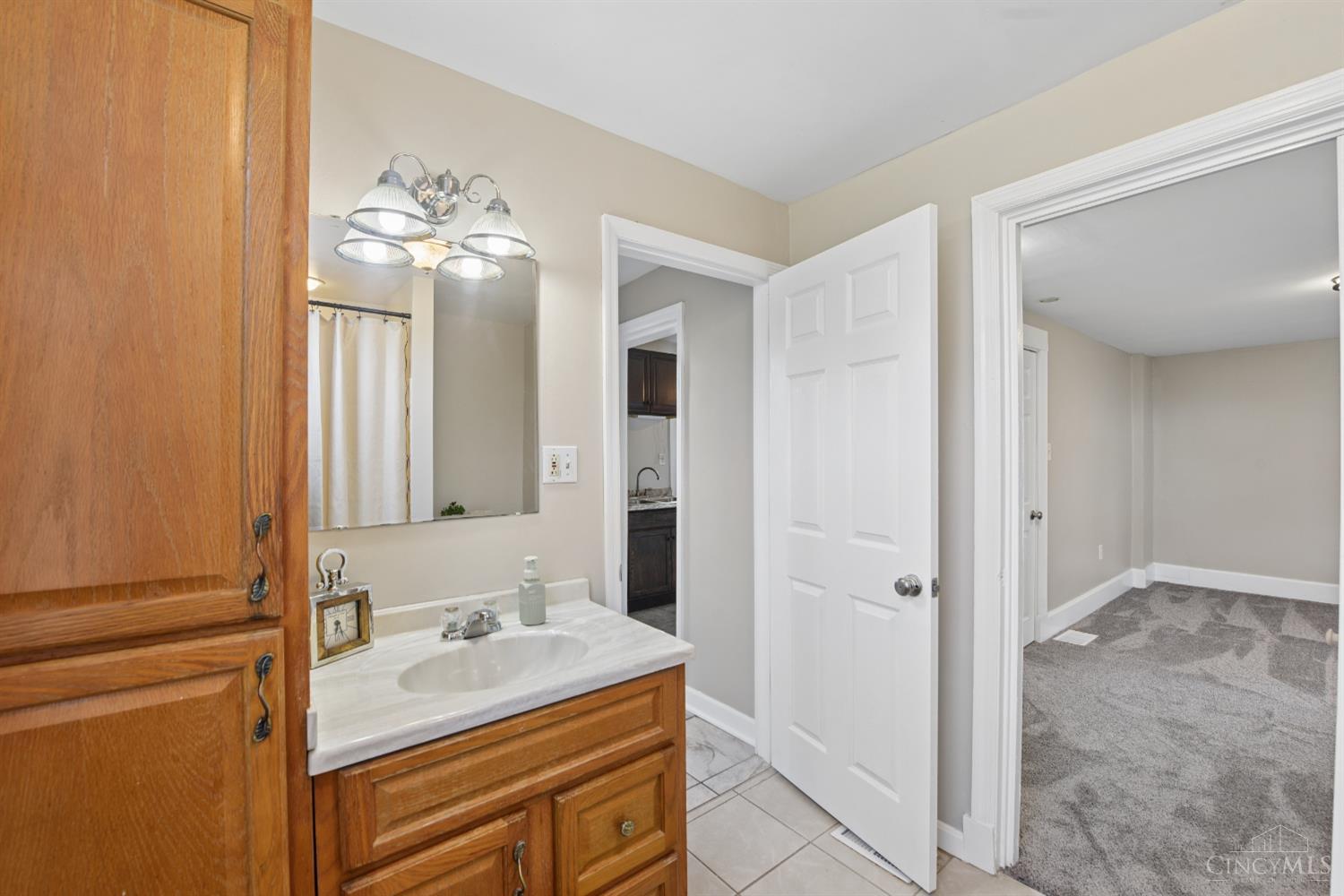 4403 School Section Road Cincinnati, OH 45211 - Photo 17 of 21