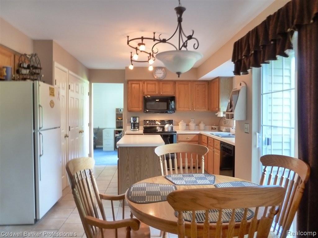 6642 Carlton Road Canton, MI 48187 - Photo 13 of 28 Kitchen Carlton.jpg