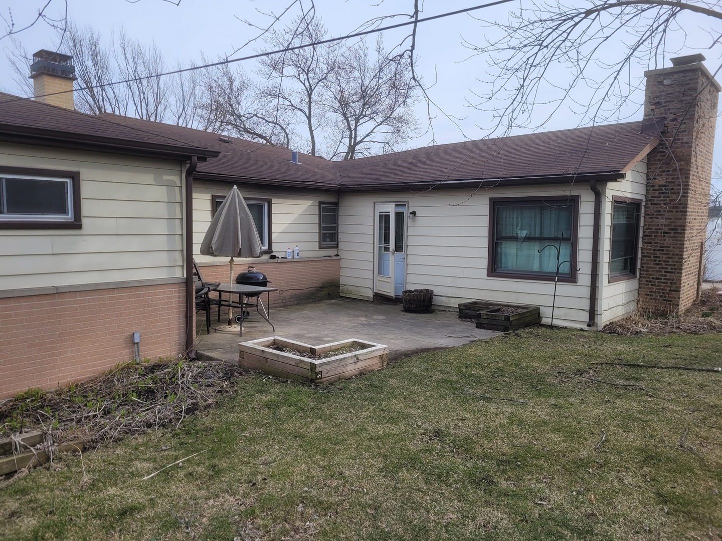 680 Ash Road Hoffman Estates, IL 60169 - Photo 2 of 2 a backyard of a house with table and chairs