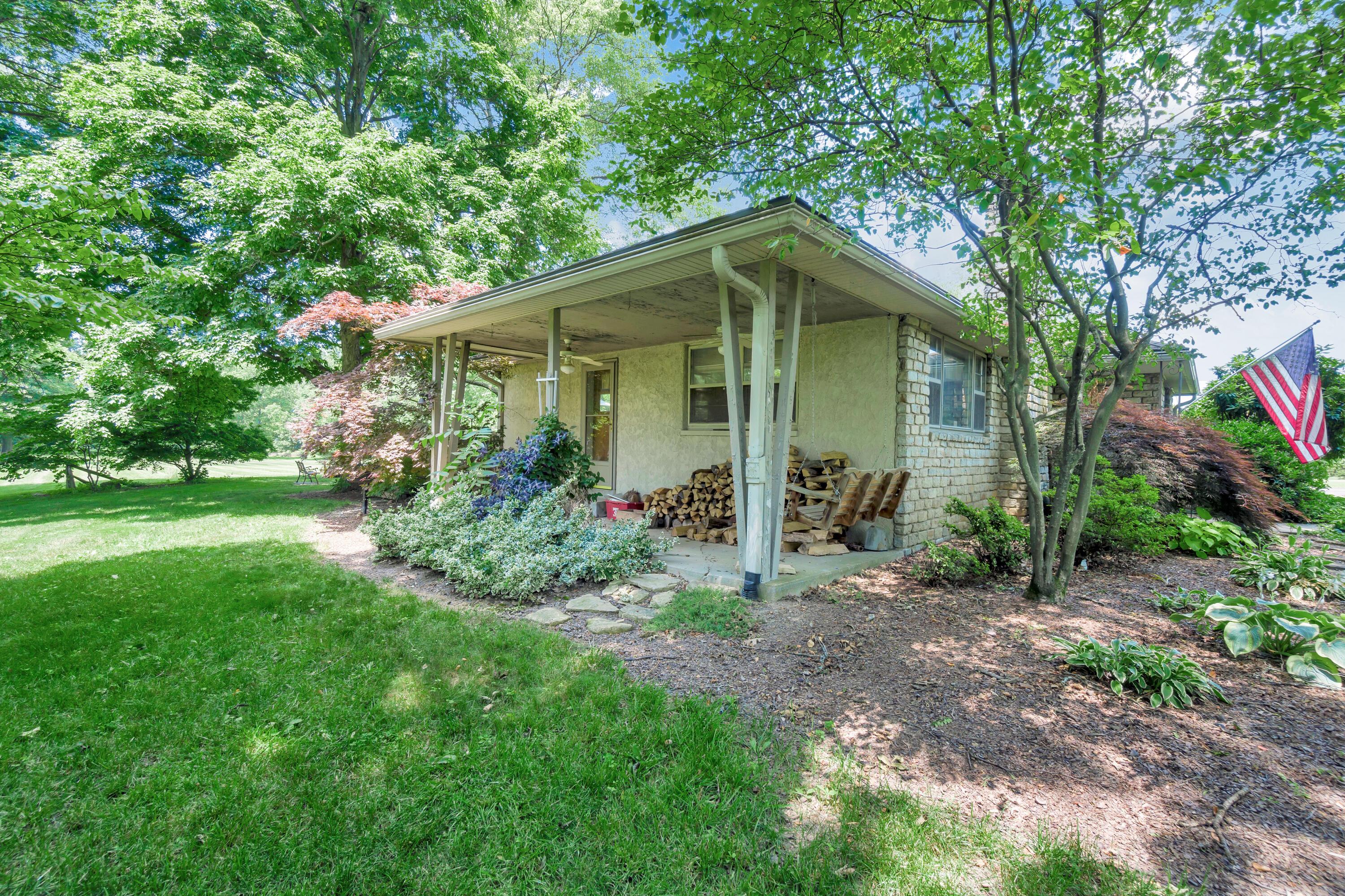3939 Clotts Road Columbus, OH 43230 - Photo 48 of 50 Side View 2 Patio