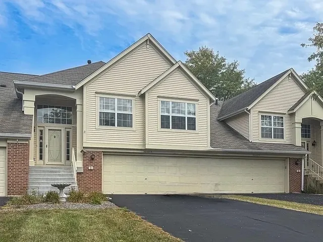 $289,900 | 30-w015 Juniper Court, Unit 30W015, Warrenville, IL 60555