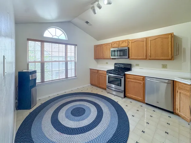 $289,900 | 30-w015 Juniper Court, Unit 30W015, Warrenville, IL 60555