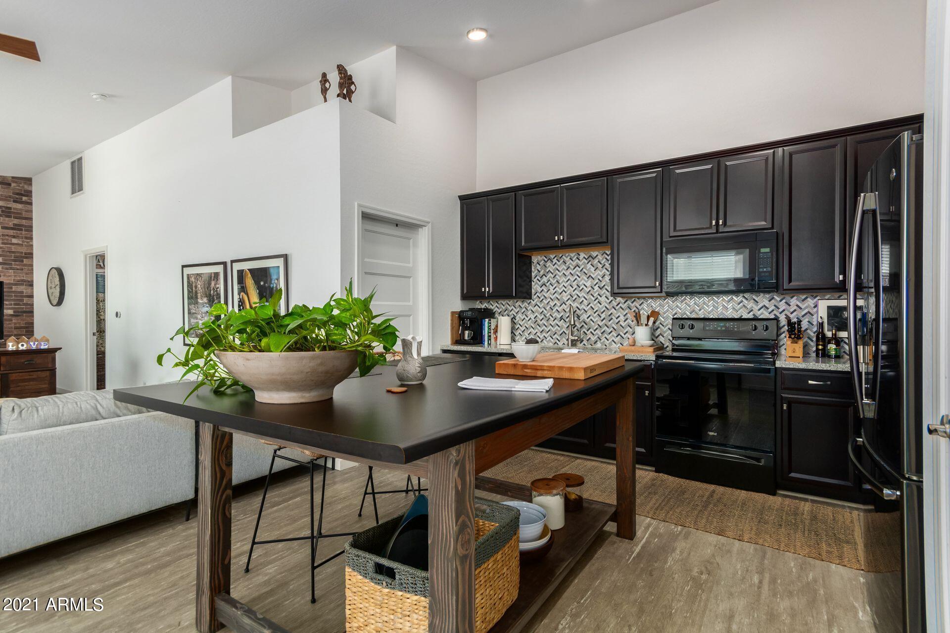 3900 East Baseline Road, Unit 113 Phoenix, AZ 85042 - Photo 13 of 36 Baselinekitchen2