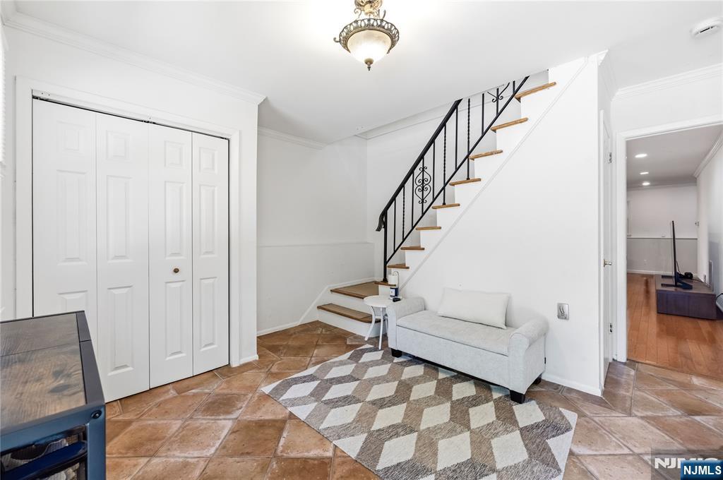 33 Mattocks Place Closter, NJ 07624 - Photo 3 of 22