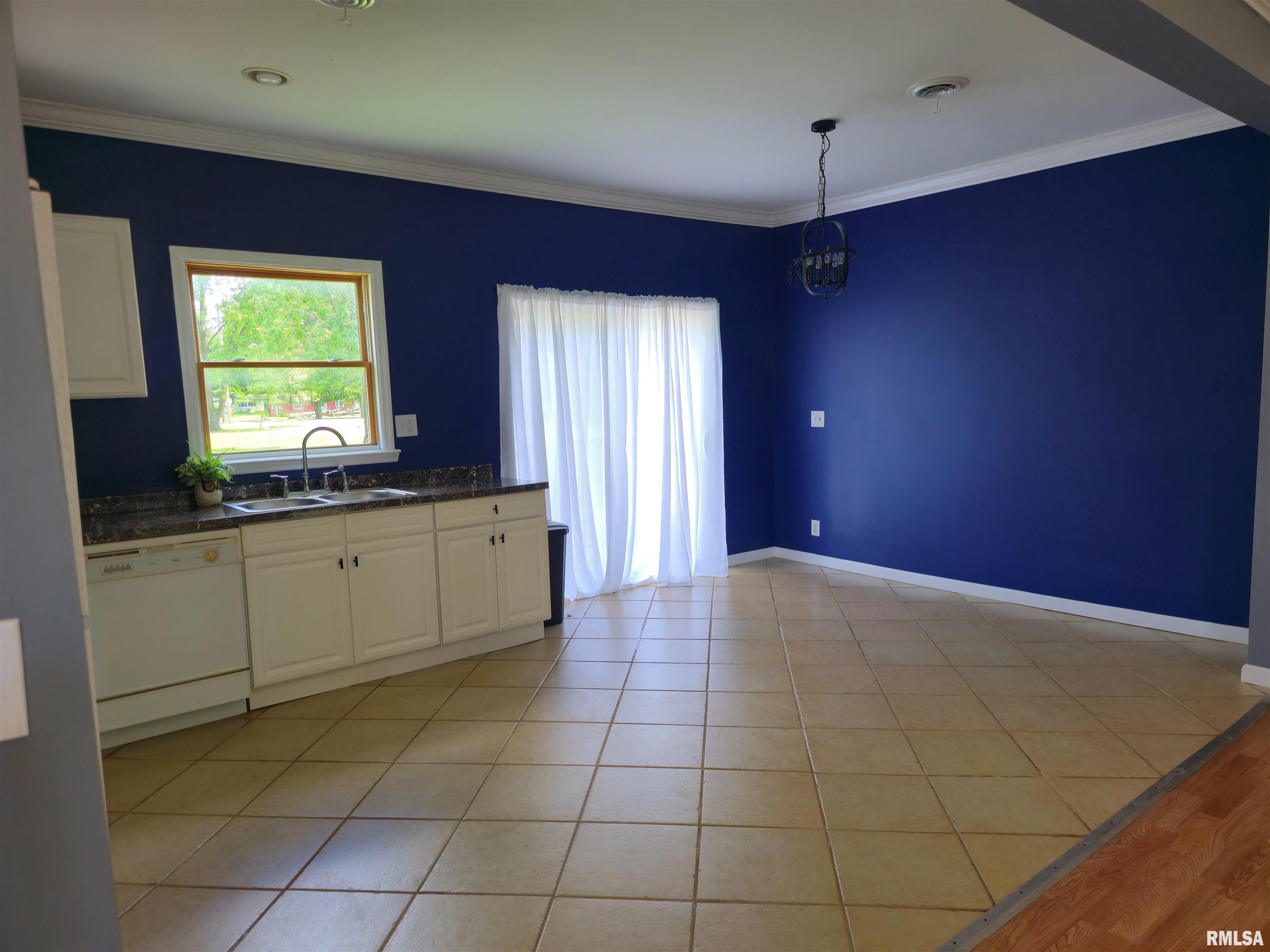 302 East Smith Street Colchester, IL 62326 - Photo 4 of 21