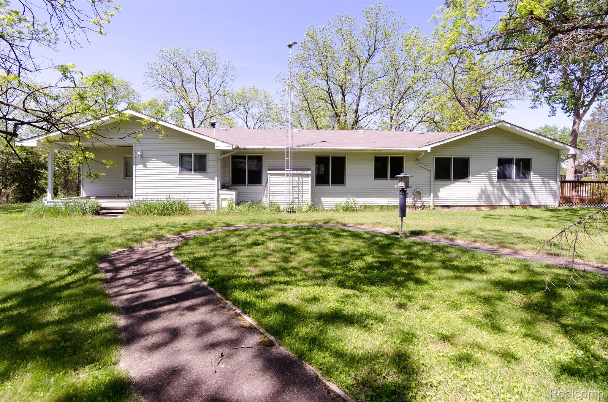 13800 Lone Tree Road Milford, MI 48380 - Photo 11 of 77 South side view.