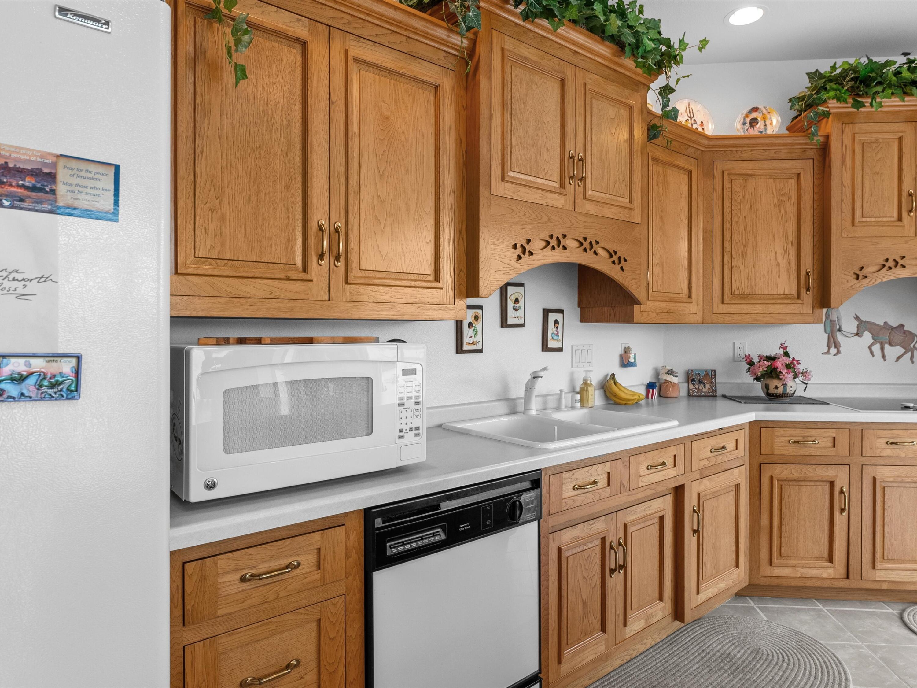 1505 Blue Heron Drive Two Rivers, WI 54241 - Photo 26 of 50 35-35_kitchen_003