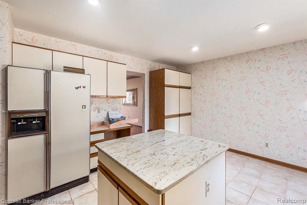 1754 Thomas Court Rochester Hills, MI 48309 - Photo 8 of 36