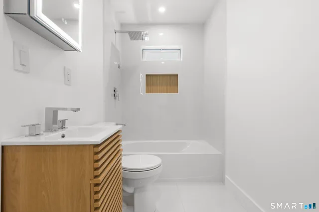 $749,900 | 244 Cow Hill Road, Clinton, CT 06413