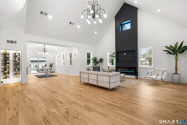 $749,900 | 244 Cow Hill Road, Clinton, CT 06413