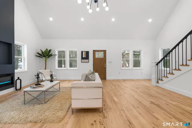 $749,900 | 244 Cow Hill Road, Clinton, CT 06413