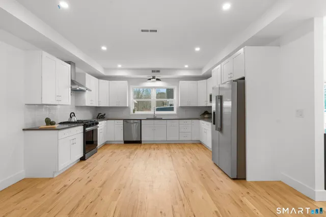 $749,900 | 244 Cow Hill Road, Clinton, CT 06413