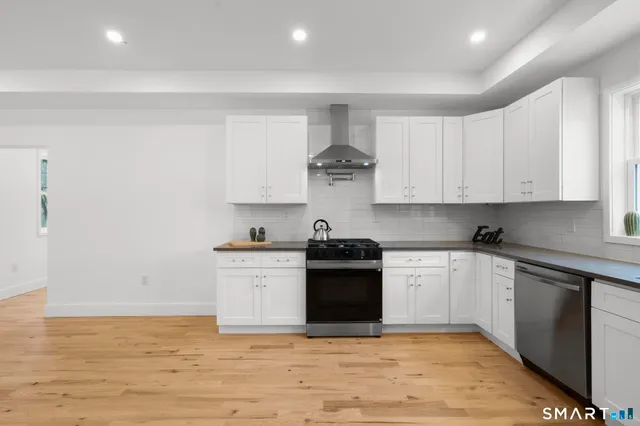 $749,900 | 244 Cow Hill Road, Clinton, CT 06413