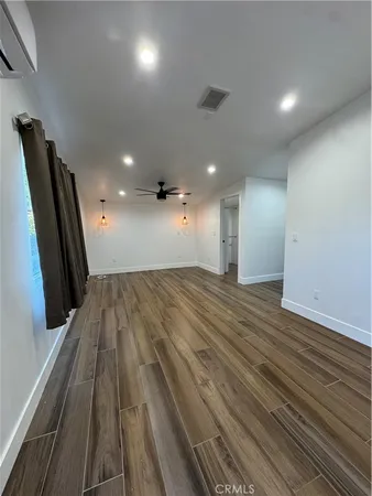 $2,400 | 6439 1/2 Graves Avenue, Lake Balboa, CA 91406