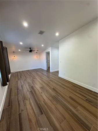 $2,400 | 6439 1/2 Graves Avenue, Lake Balboa, CA 91406