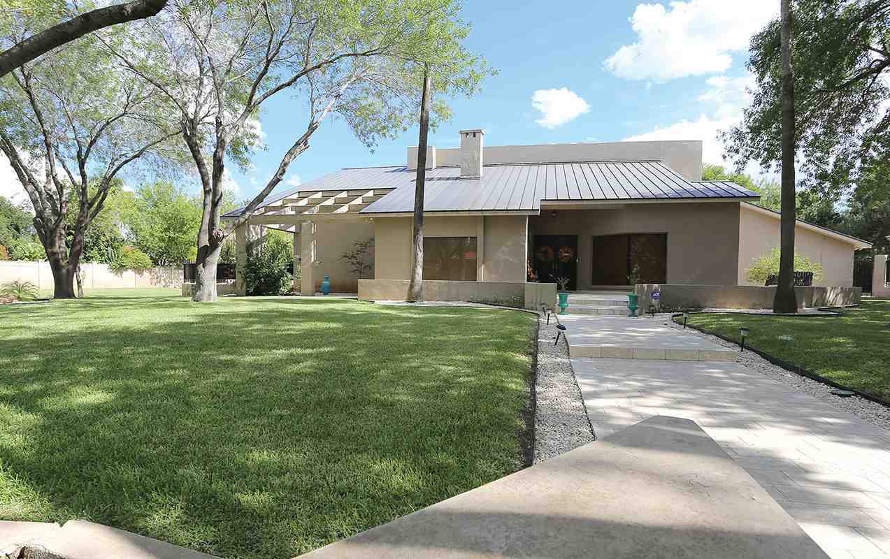 407 Manor Road Laredo, TX 78041 - Photo 1 of 20 Gallery Image 1