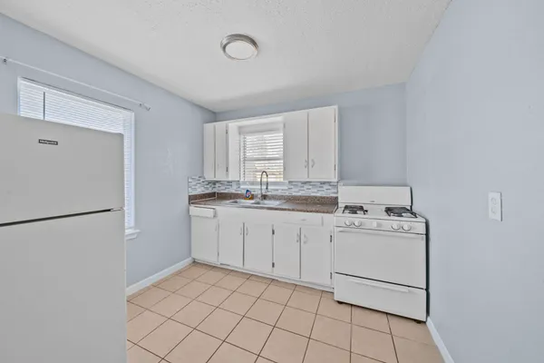 $1,150 | 904 Beverly Avenue, Unit C, Pasadena, TX 77506