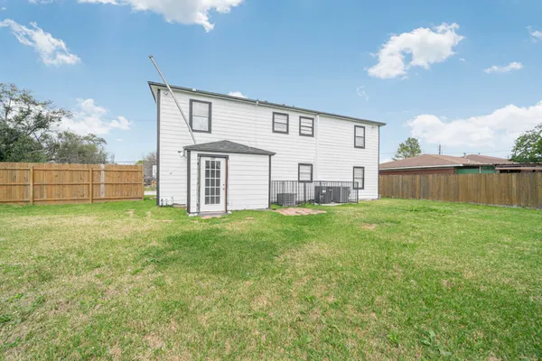 $1,150 | 904 Beverly Avenue, Unit C, Pasadena, TX 77506
