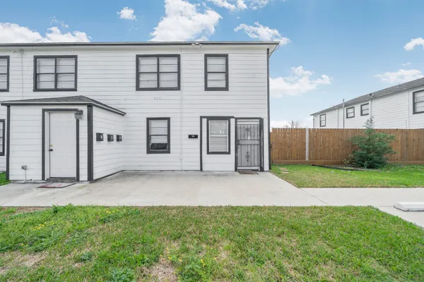 $1,150 | 904 Beverly Avenue, Unit C, Pasadena, TX 77506