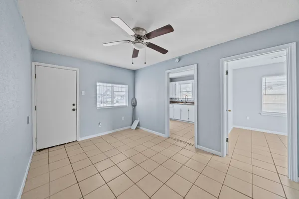 $1,150 | 904 Beverly Avenue, Unit C, Pasadena, TX 77506