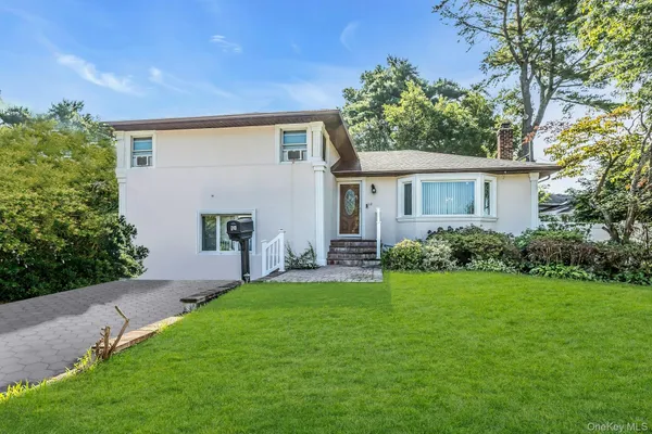 $855,000 | 58 Pasadena Drive, Plainview, NY 11803