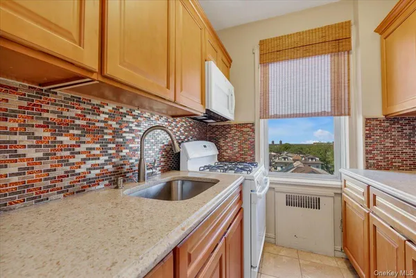 $2,100 | 84-49 168th Street, Unit 4S | Jamaica Hills