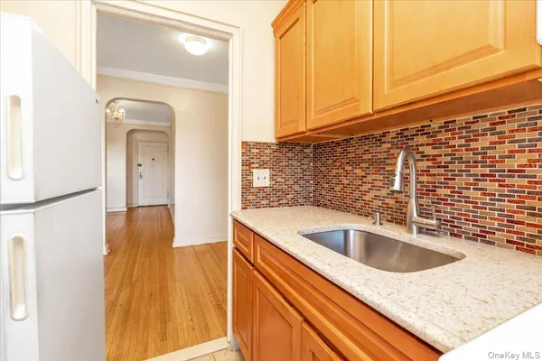$2,100 | 84-49 168th Street, Unit 4S | Jamaica Hills