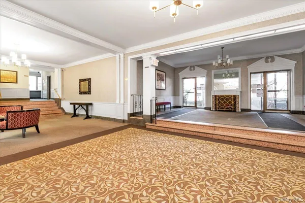 $2,100 | 84-49 168th Street, Unit 4S | Jamaica Hills