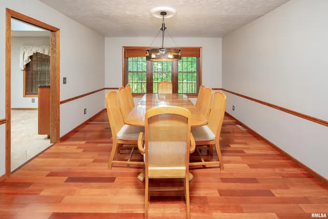 $595,000 | 4490 Hamilton Drive, Bettendorf, IA 52722