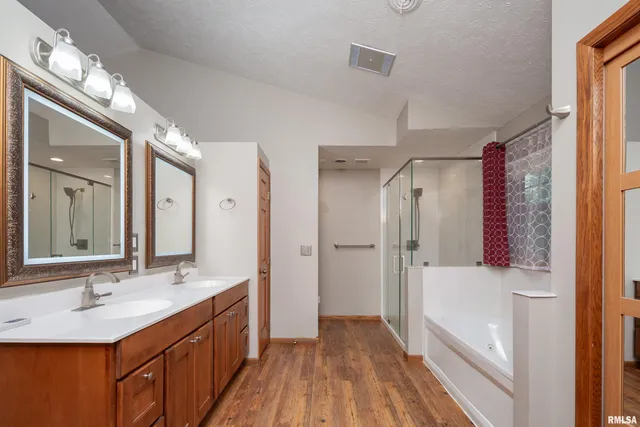 $595,000 | 4490 Hamilton Drive, Bettendorf, IA 52722