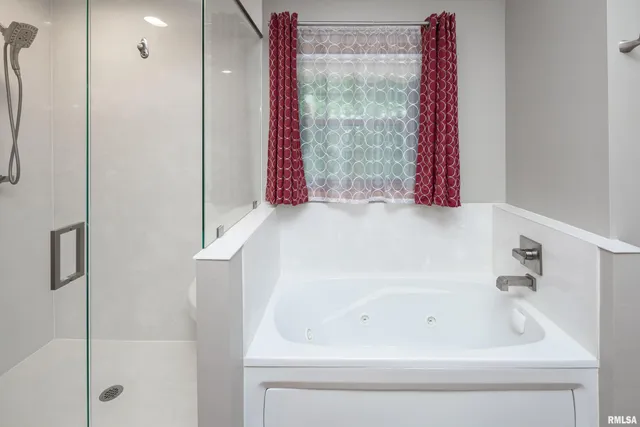 $595,000 | 4490 Hamilton Drive, Bettendorf, IA 52722