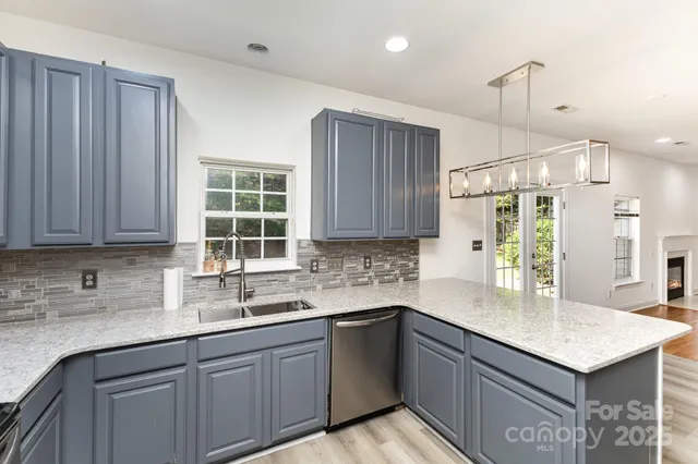 $450,000 | 10429 Madison Park Drive, Charlotte, NC 28269