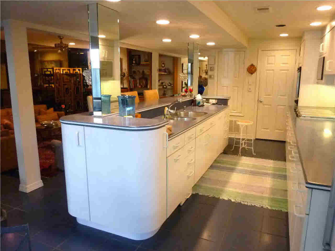 5125 Old Canton Road, Unit 219 Jackson, MS 39211 - Photo 12 of 48 Custom cabinets and eating bar